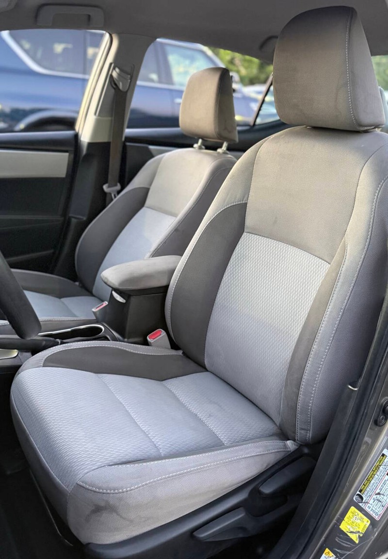 Toyota Corolla Vehicle Full-screen Gallery Image 14