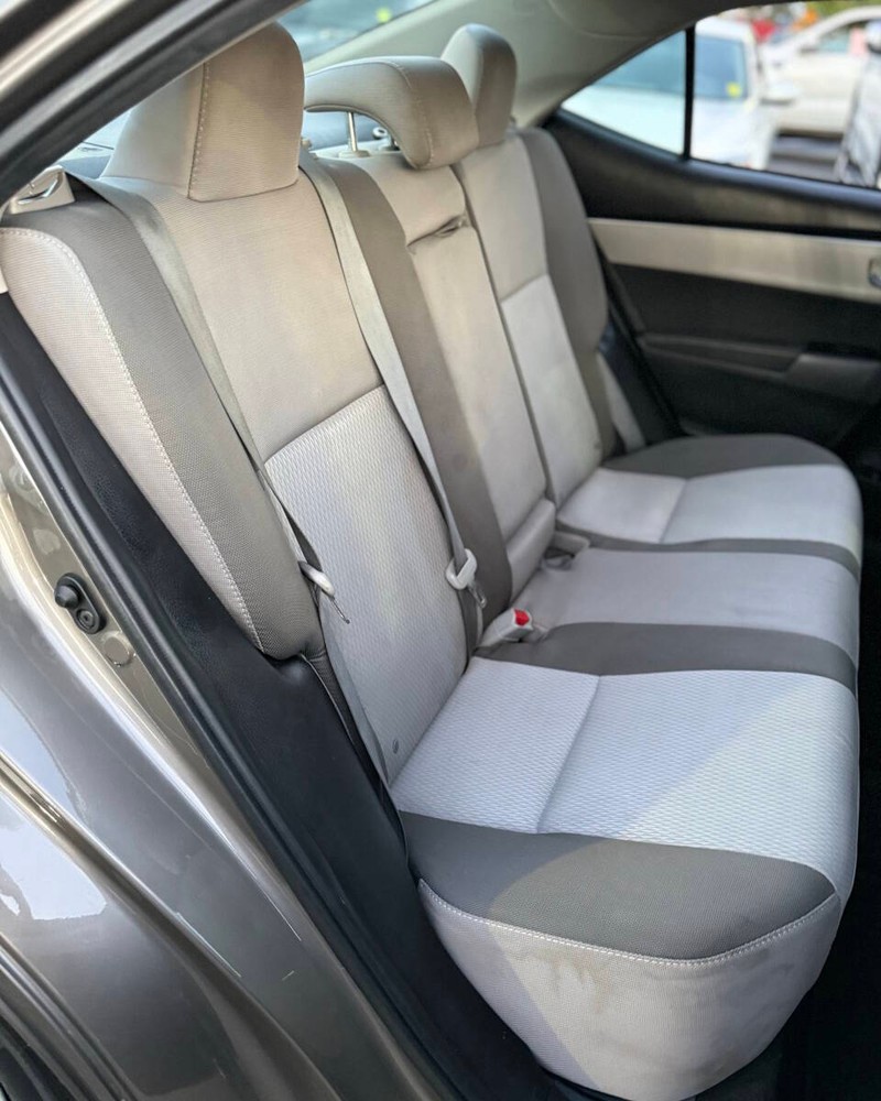 Toyota Corolla Vehicle Full-screen Gallery Image 16