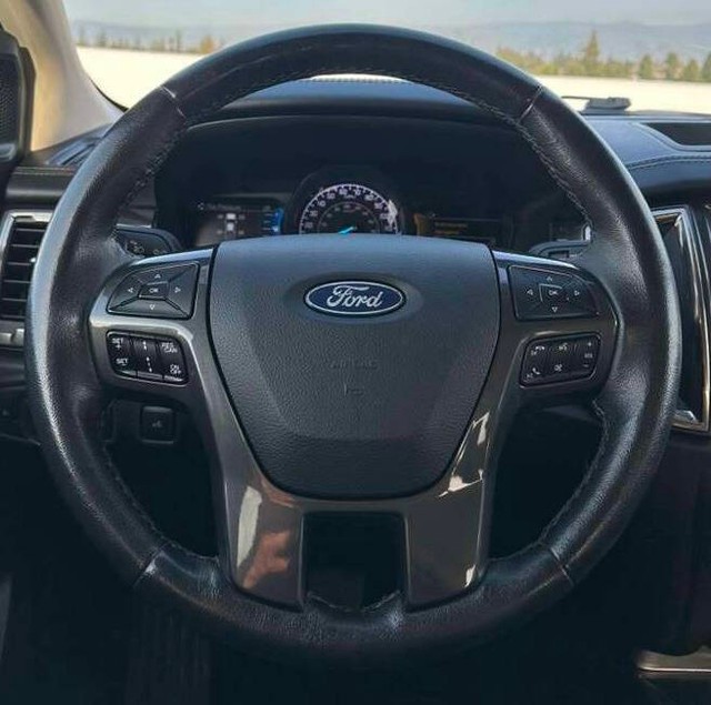 Ford Ranger Vehicle Full-screen Gallery Image 11