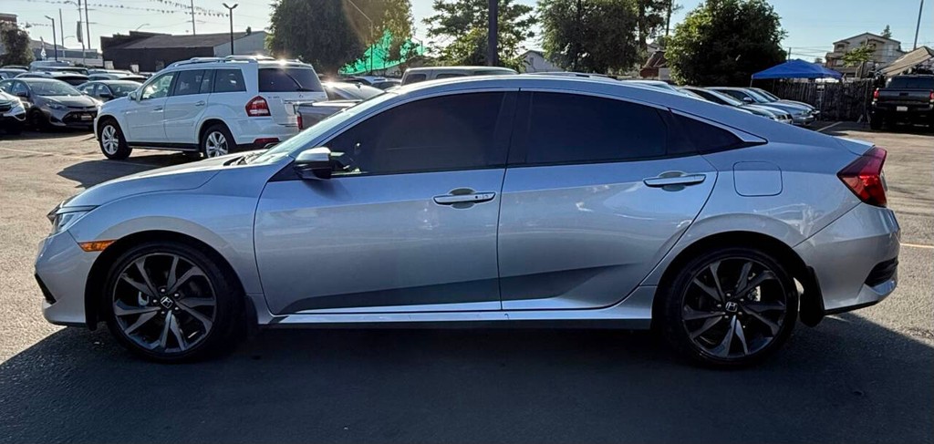 Honda Civic Sedan Vehicle Full-screen Gallery Image 04