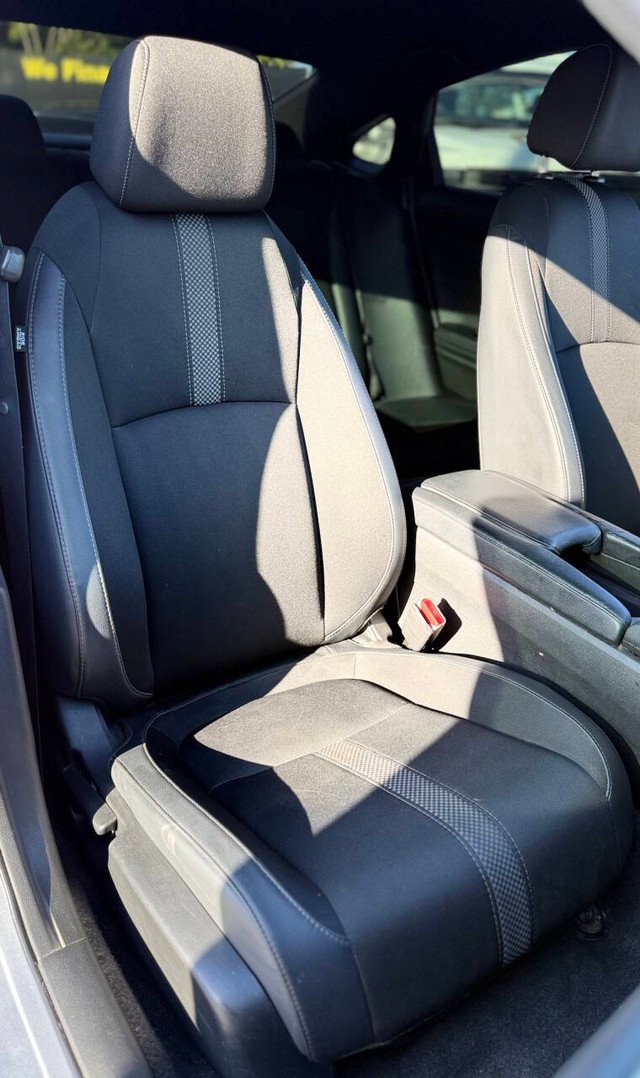 Honda Civic Sedan Vehicle Full-screen Gallery Image 13
