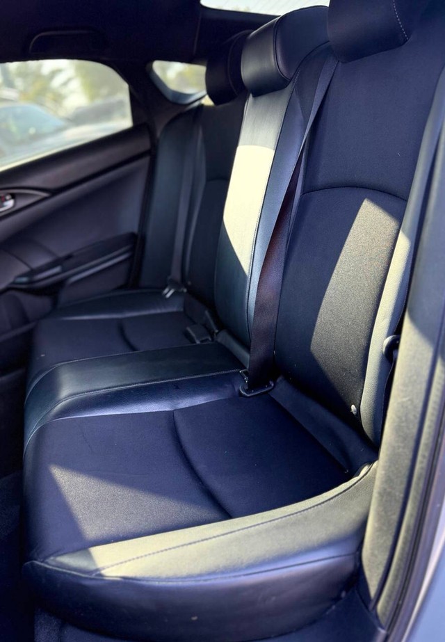 Honda Civic Sedan Vehicle Full-screen Gallery Image 16