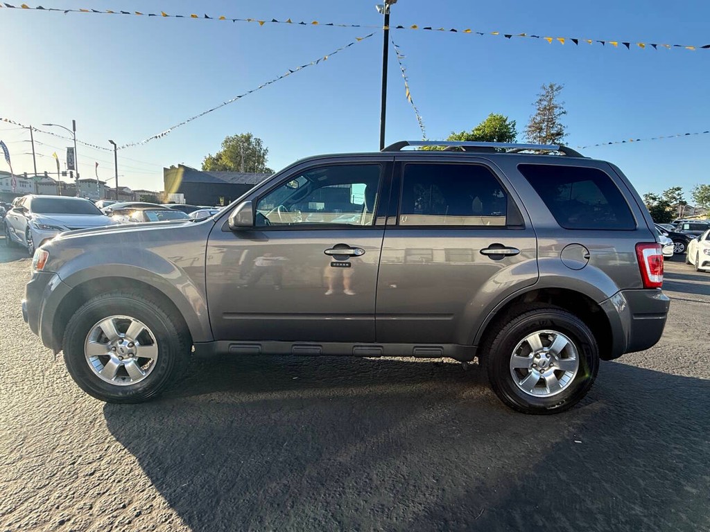 Ford Escape Vehicle Full-screen Gallery Image 02