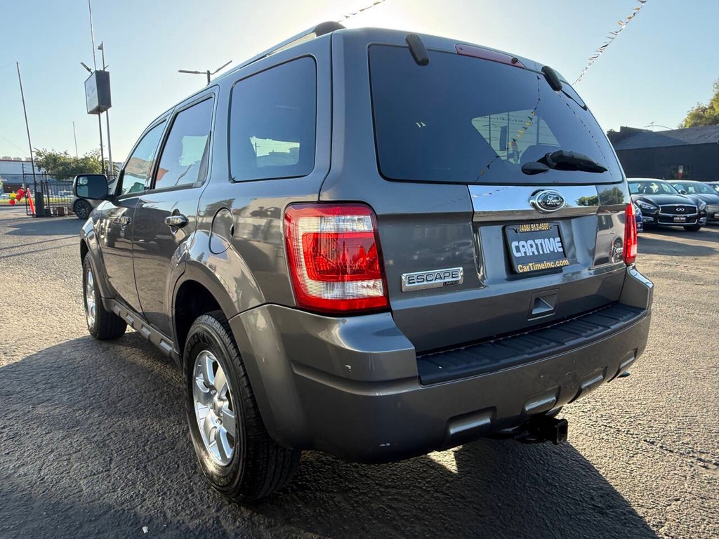 Ford Escape Vehicle Full-screen Gallery Image 03