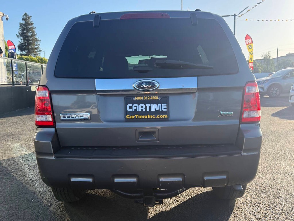 Ford Escape Vehicle Full-screen Gallery Image 04