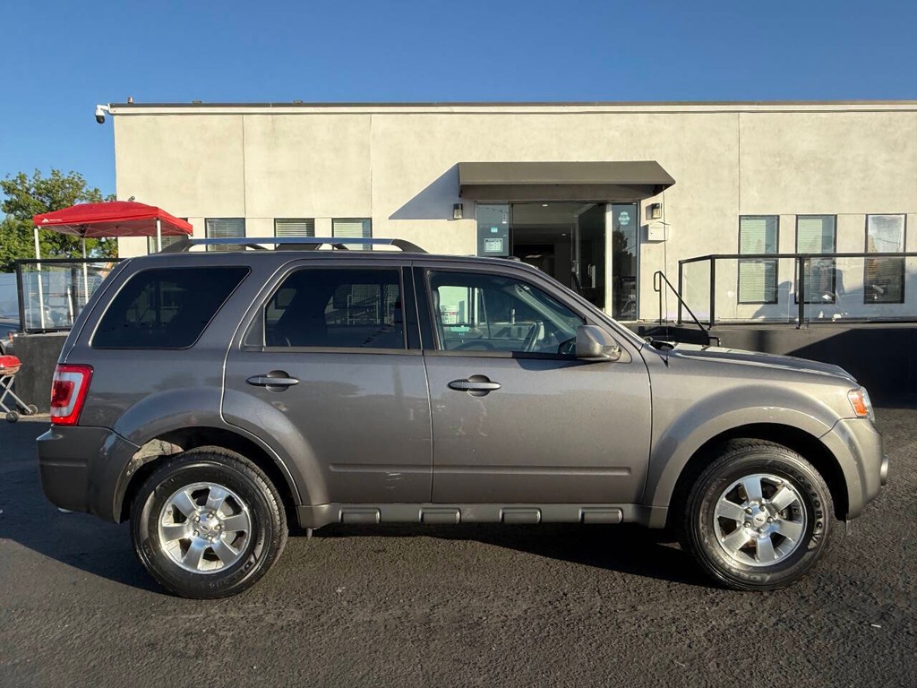 Ford Escape Vehicle Full-screen Gallery Image 05