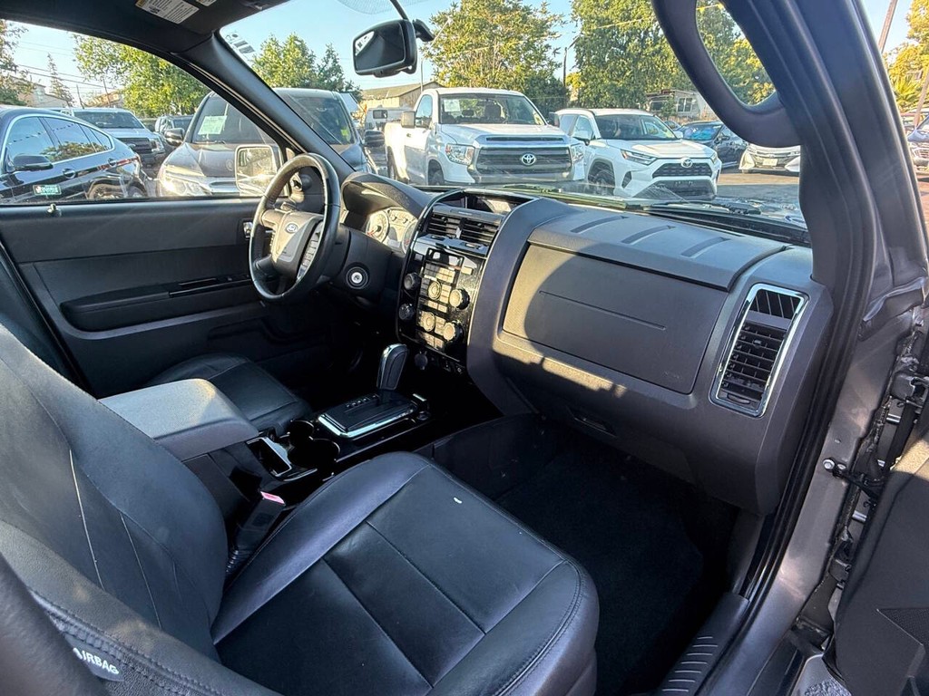 Ford Escape Vehicle Full-screen Gallery Image 10