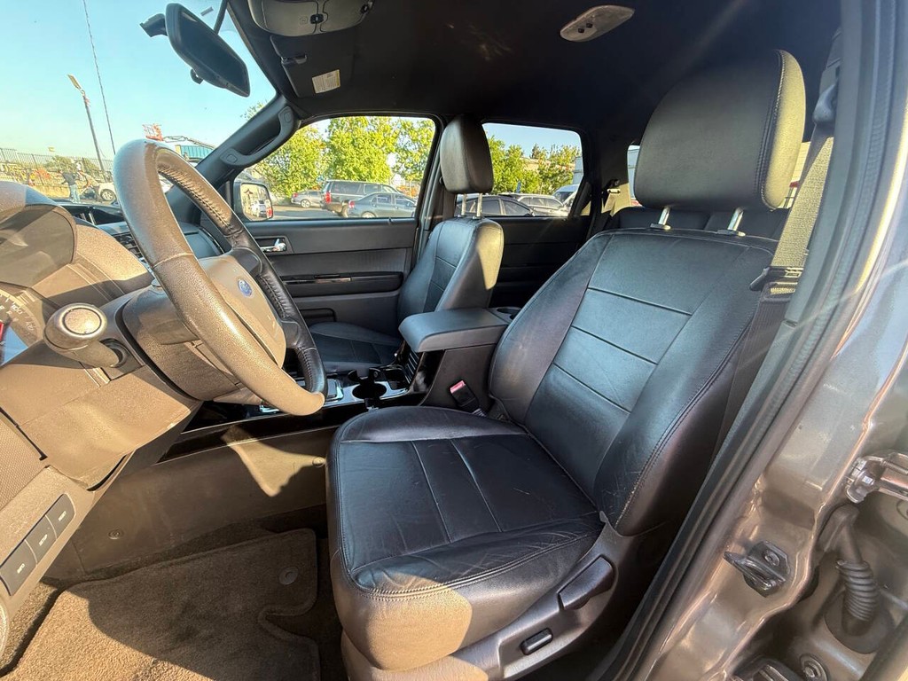 Ford Escape Vehicle Full-screen Gallery Image 11
