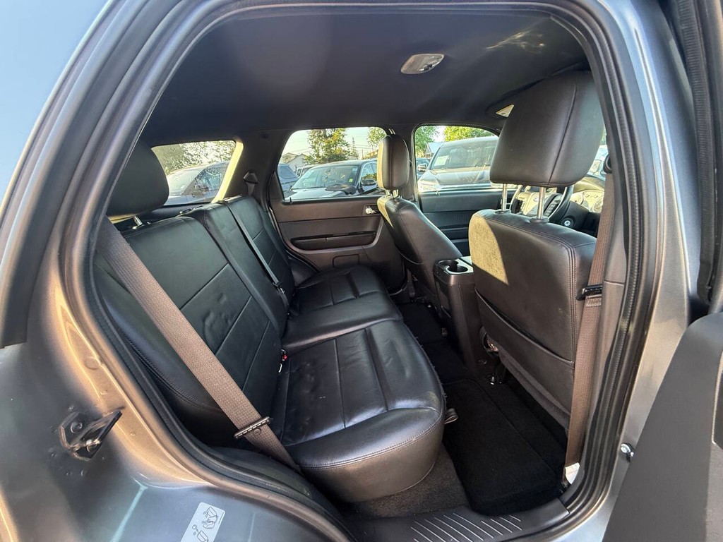 Ford Escape Vehicle Full-screen Gallery Image 14