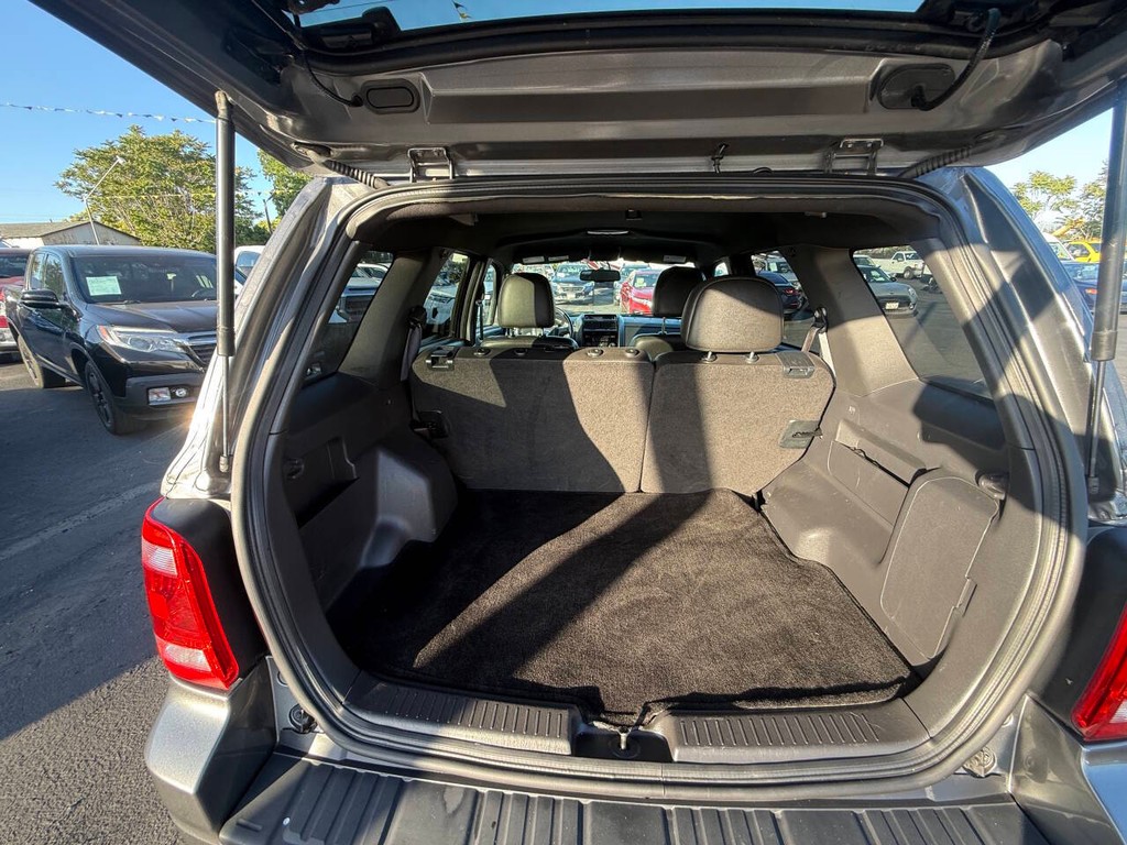 Ford Escape Vehicle Full-screen Gallery Image 15