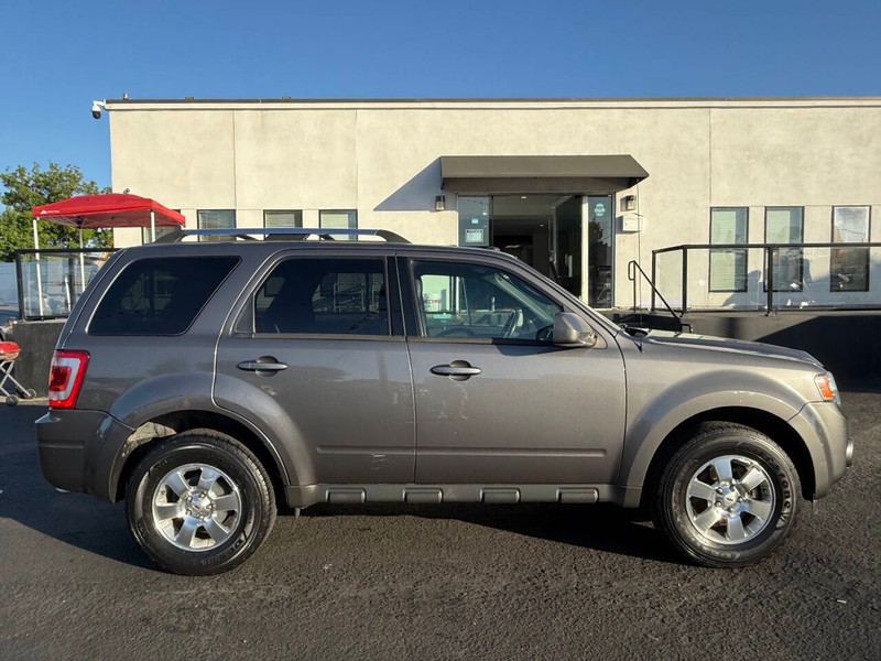 Ford Escape Vehicle Full-screen Gallery Image 05