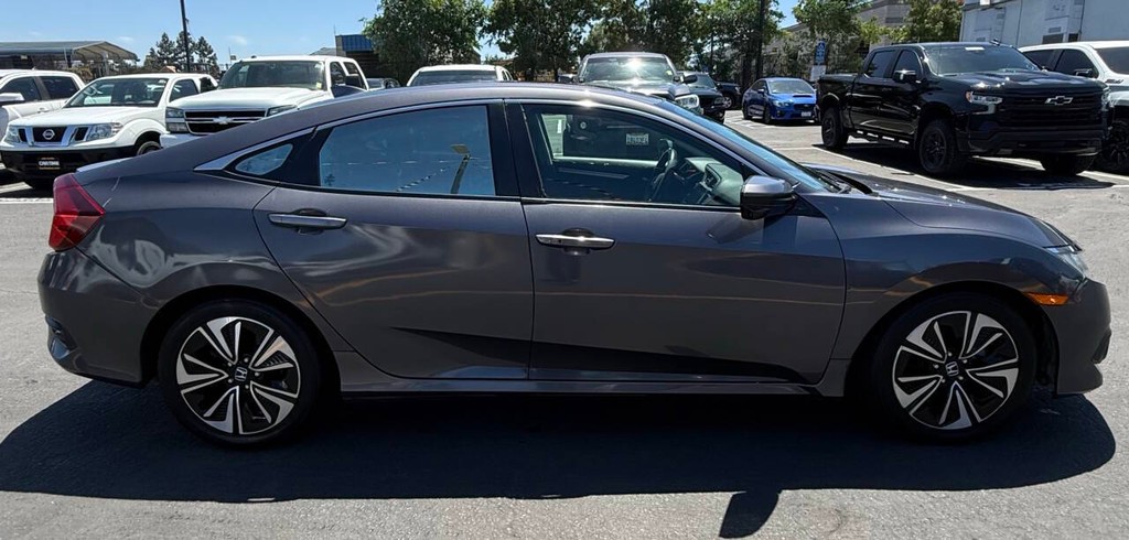 Honda Civic Sedan Vehicle Full-screen Gallery Image 05