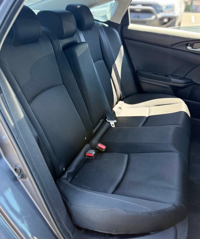 Honda Civic Sedan Vehicle Full-screen Gallery Image 14