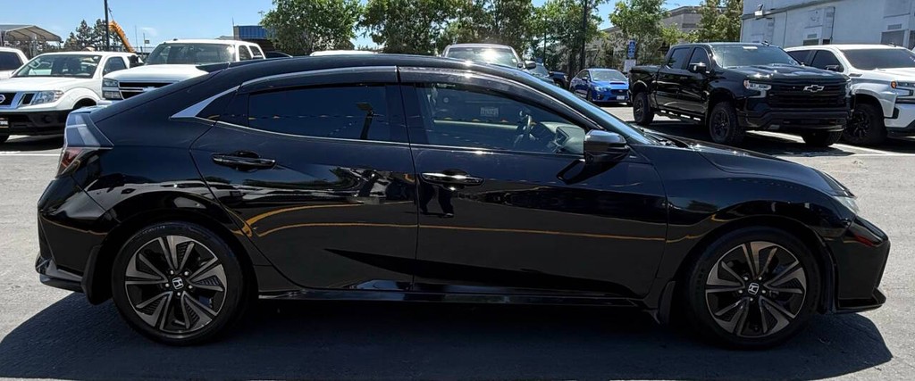 Honda Civic Hatchback Vehicle Full-screen Gallery Image 06