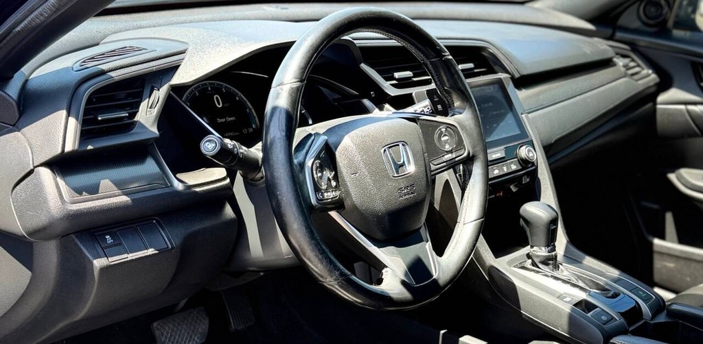Honda Civic Hatchback Vehicle Full-screen Gallery Image 10
