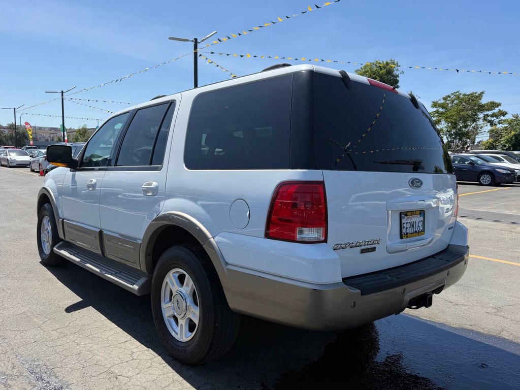 Ford Expedition Vehicle Full-screen Gallery Image 02