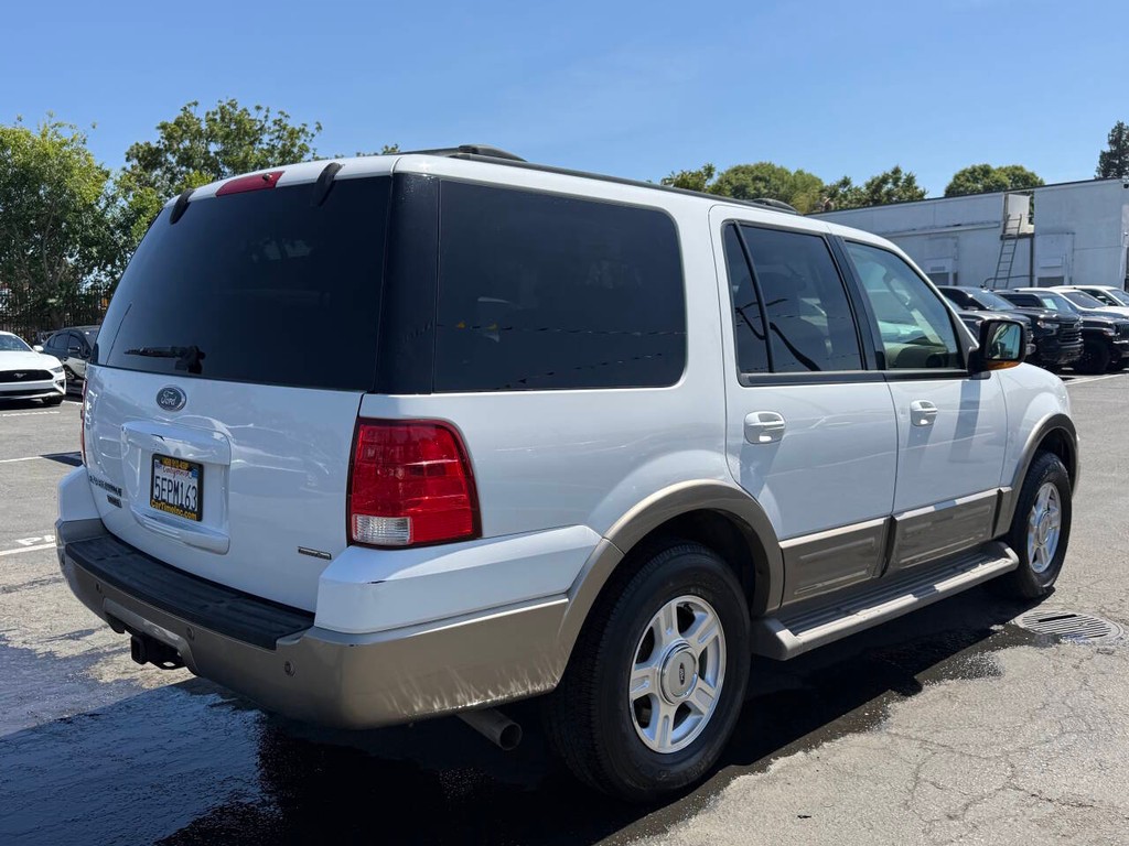 Ford Expedition Vehicle Full-screen Gallery Image 04