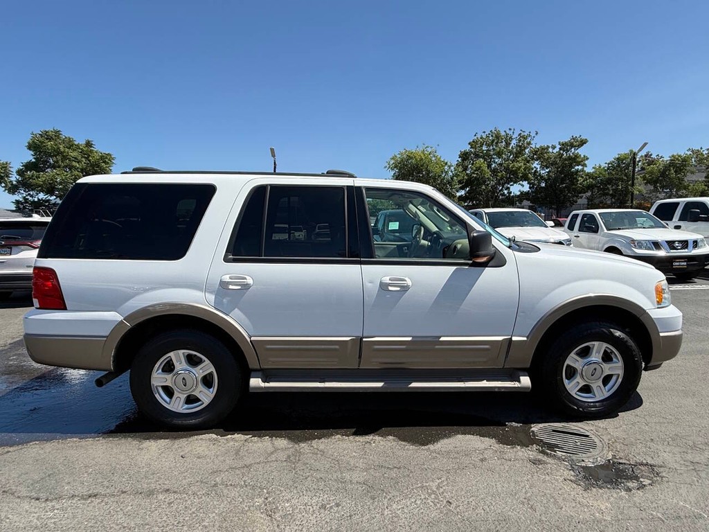 Ford Expedition Vehicle Full-screen Gallery Image 05
