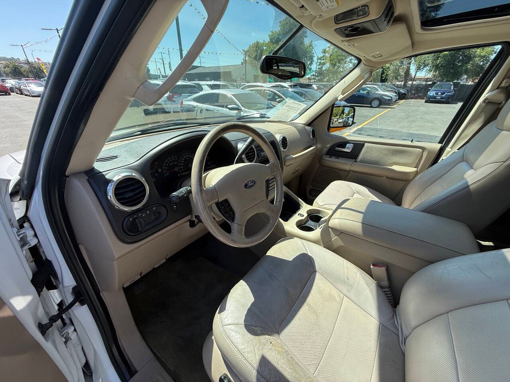 Ford Expedition Vehicle Full-screen Gallery Image 08