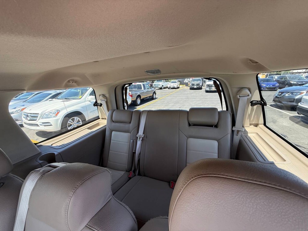 Ford Expedition Vehicle Full-screen Gallery Image 12