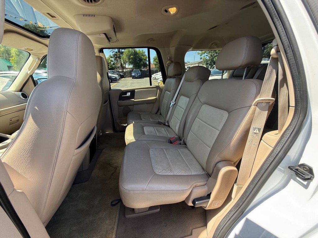 Ford Expedition Vehicle Full-screen Gallery Image 13