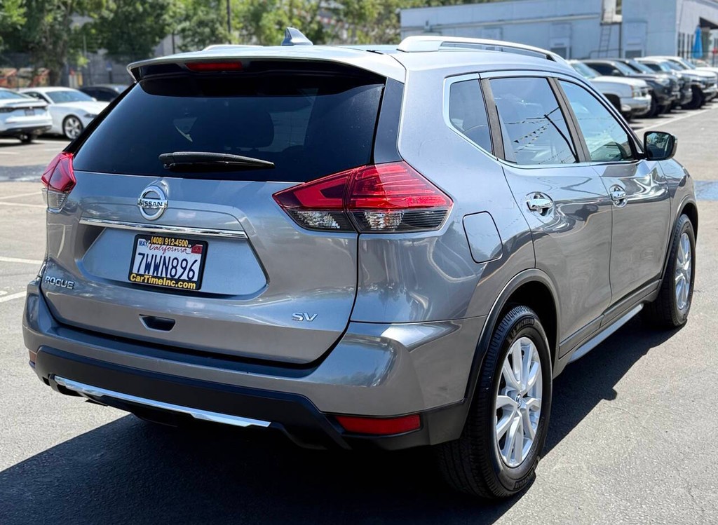 Nissan Rogue Vehicle Full-screen Gallery Image 05