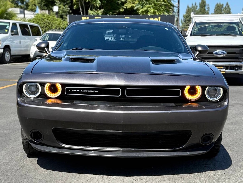 Dodge Challenger Vehicle Full-screen Gallery Image 02