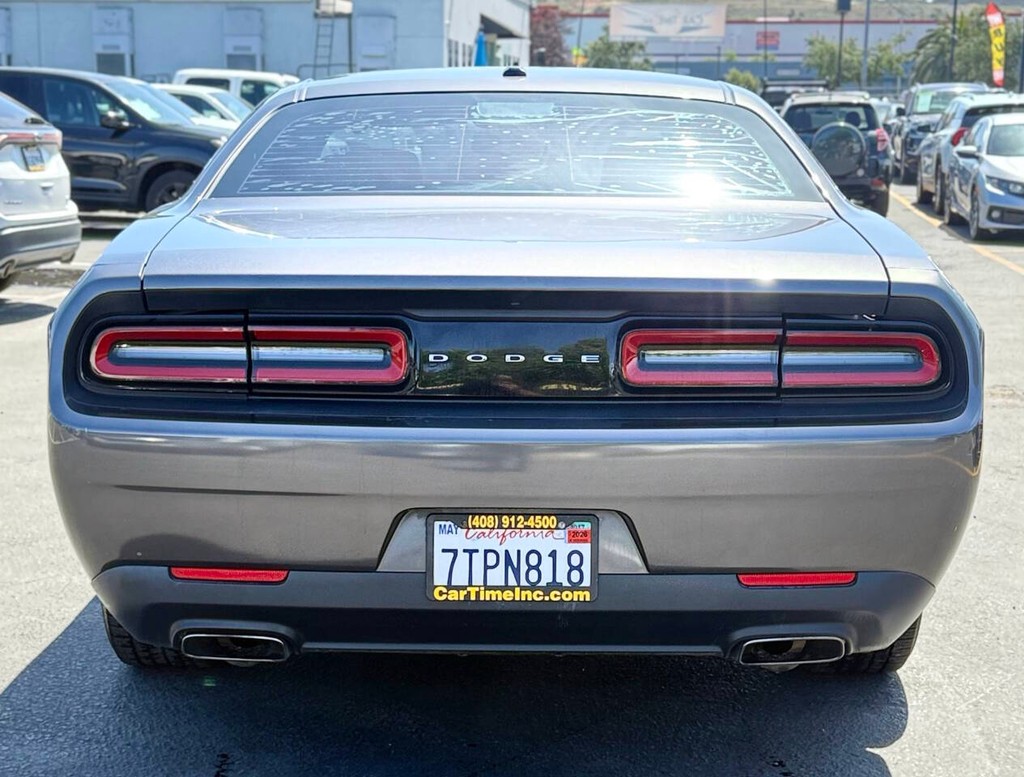 Dodge Challenger Vehicle Full-screen Gallery Image 07