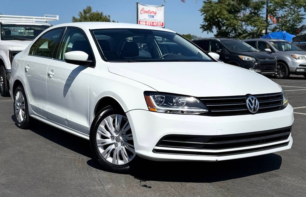 Volkswagen Jetta Vehicle Full-screen Gallery Image 02