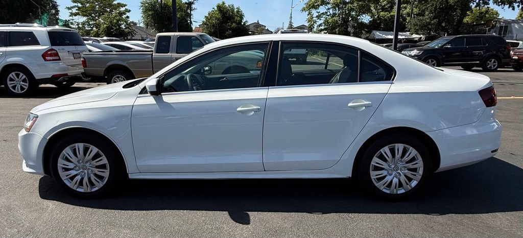 Volkswagen Jetta Vehicle Full-screen Gallery Image 04