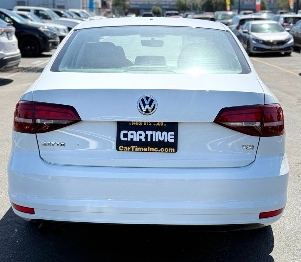 Volkswagen Jetta Vehicle Full-screen Gallery Image 07