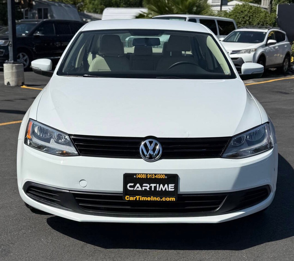 Volkswagen Jetta Sedan Vehicle Full-screen Gallery Image 03