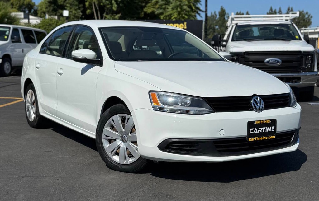 Volkswagen Jetta Sedan Vehicle Full-screen Gallery Image 04