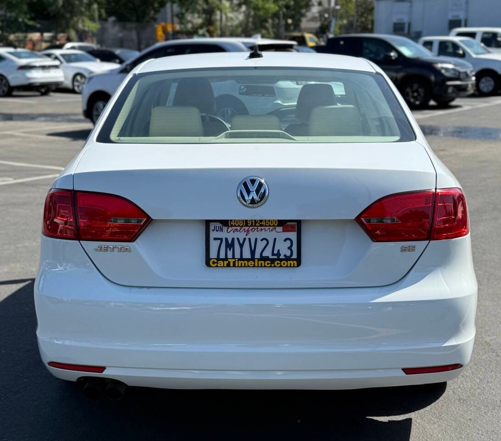 Volkswagen Jetta Sedan Vehicle Full-screen Gallery Image 07