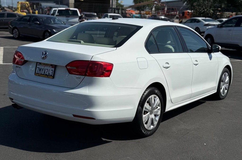 Volkswagen Jetta Sedan Vehicle Full-screen Gallery Image 08