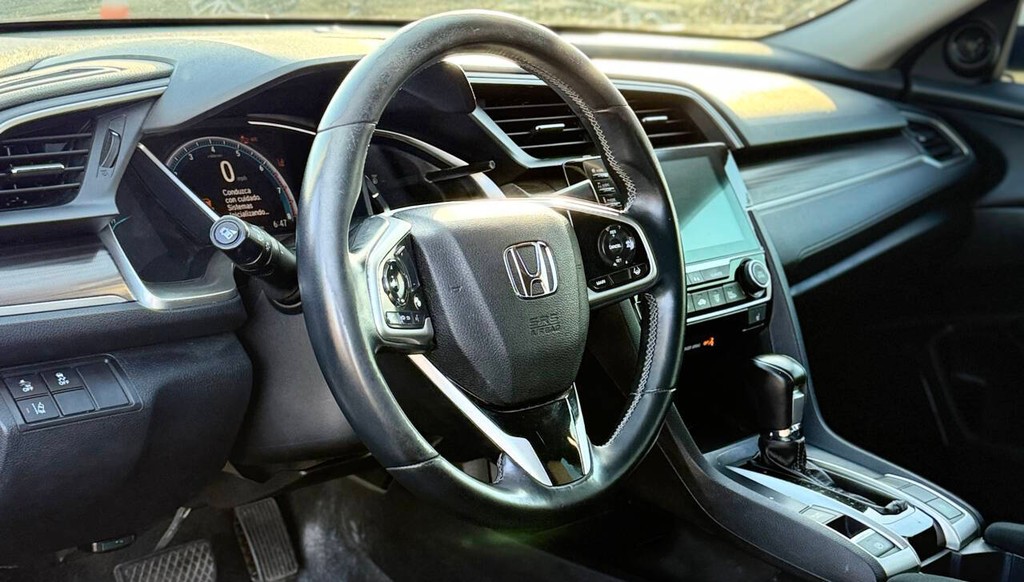 Honda Civic Sedan Vehicle Full-screen Gallery Image 09