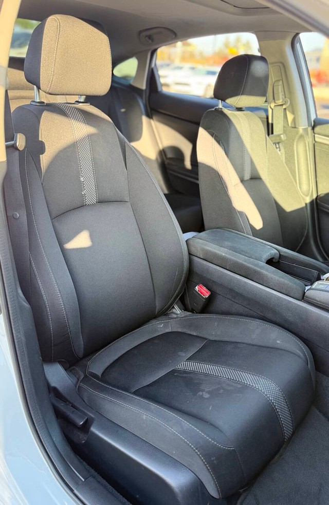 Honda Civic Sedan Vehicle Full-screen Gallery Image 13