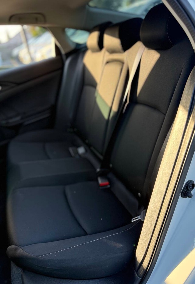 Honda Civic Sedan Vehicle Full-screen Gallery Image 15