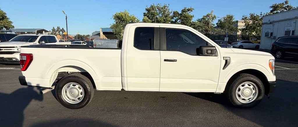Ford F-150 Vehicle Full-screen Gallery Image 05