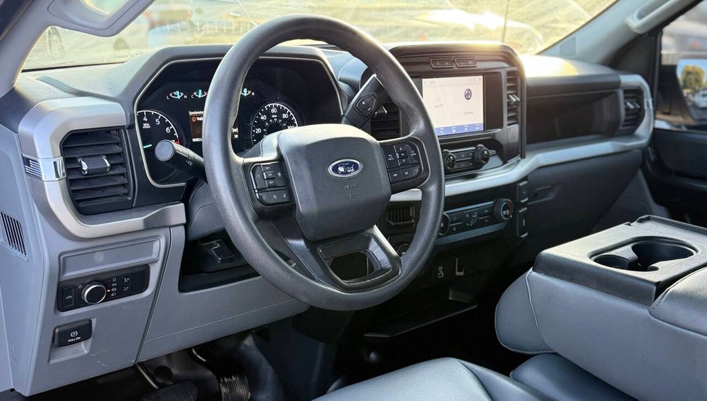 Ford F-150 Vehicle Full-screen Gallery Image 09