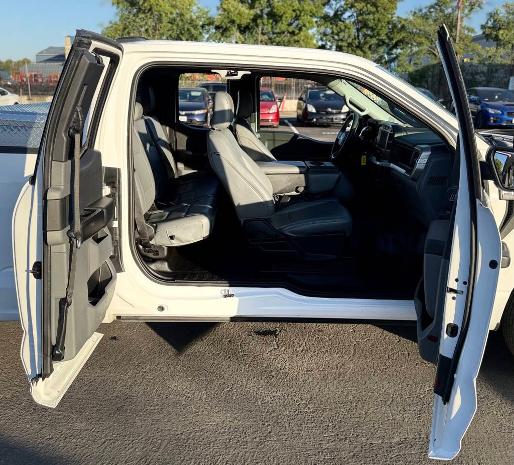 Ford F-150 Vehicle Full-screen Gallery Image 13