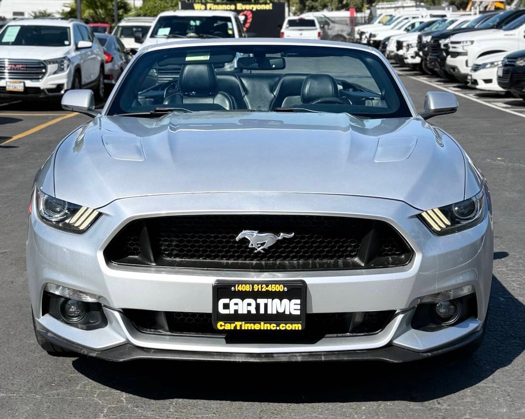 Ford Mustang Vehicle Full-screen Gallery Image 02