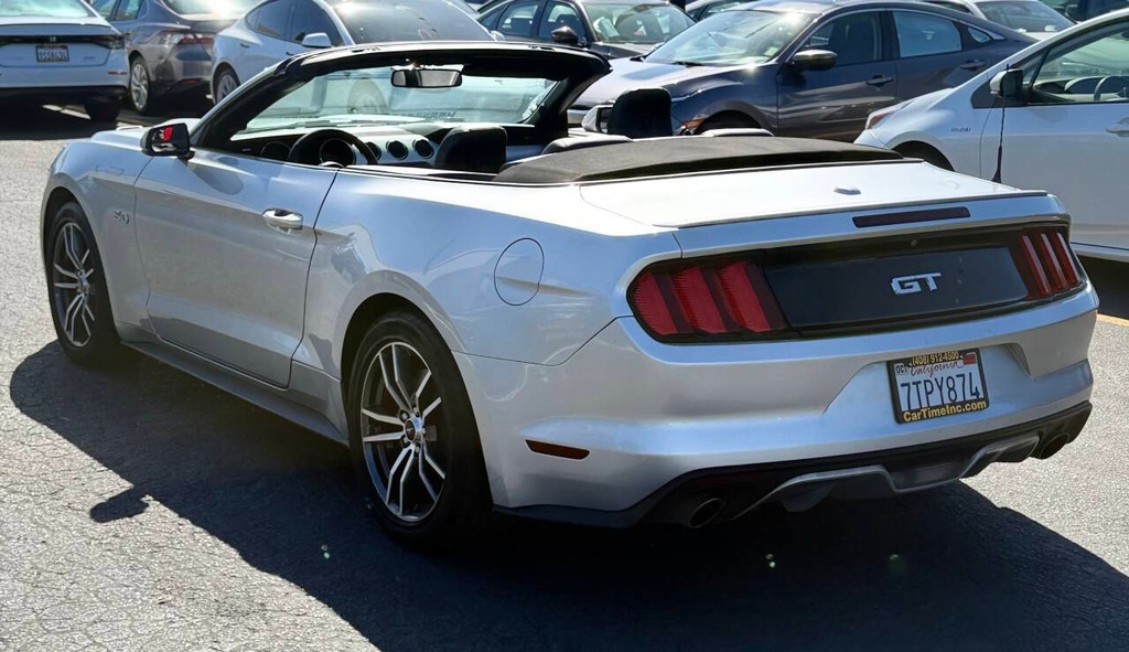 Ford Mustang Vehicle Full-screen Gallery Image 11