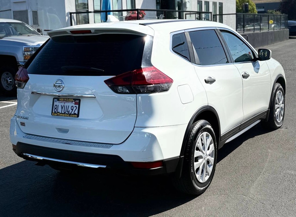 Nissan Rogue Vehicle Full-screen Gallery Image 06