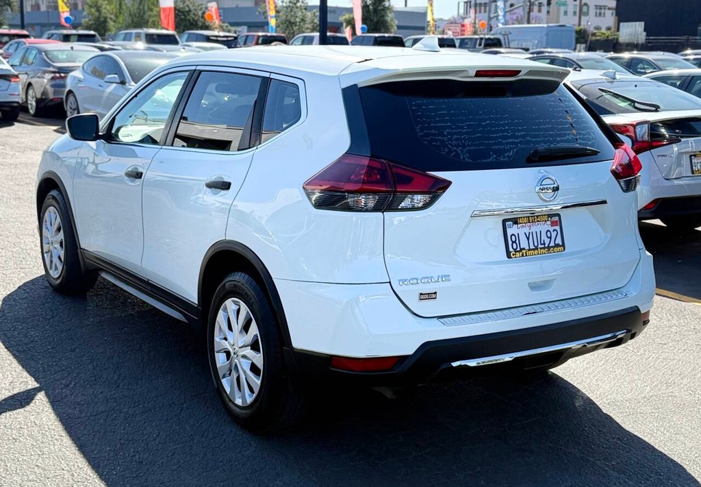 Nissan Rogue Vehicle Full-screen Gallery Image 08