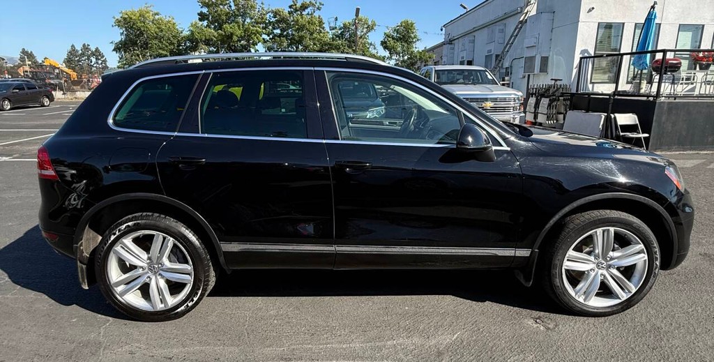 Volkswagen Touareg Vehicle Full-screen Gallery Image 05