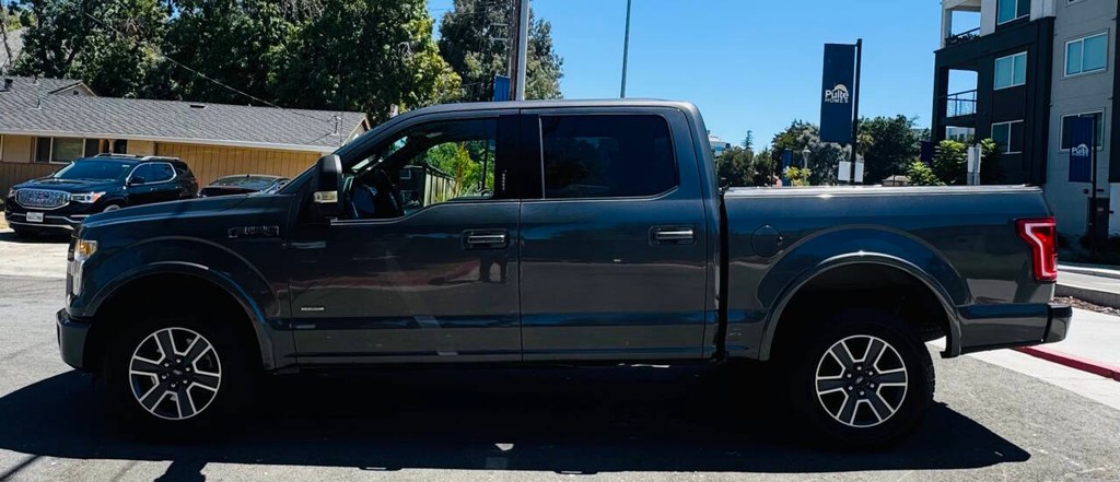 Ford F-150 Vehicle Full-screen Gallery Image 03