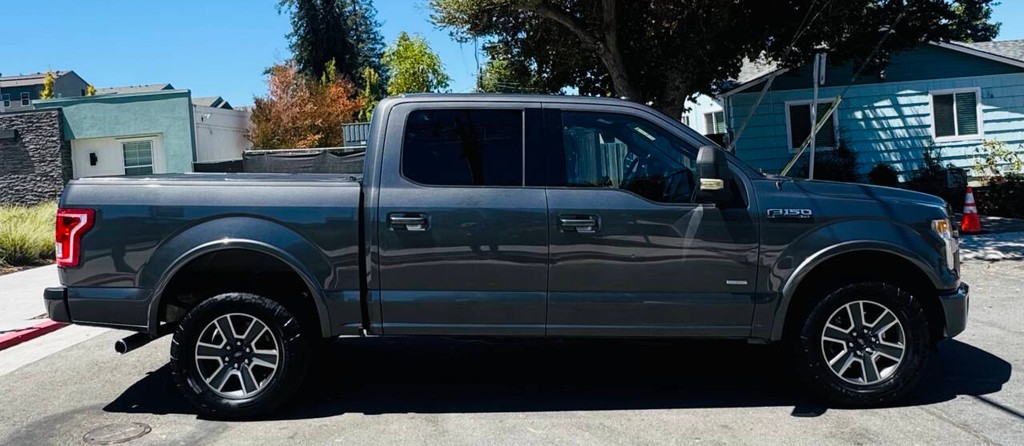 Ford F-150 Vehicle Full-screen Gallery Image 04