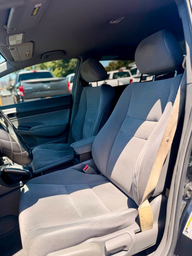 Honda Civic Sedan Vehicle Full-screen Gallery Image 10
