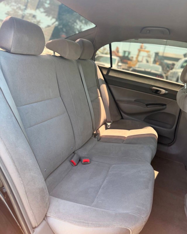 Honda Civic Sedan Vehicle Full-screen Gallery Image 12